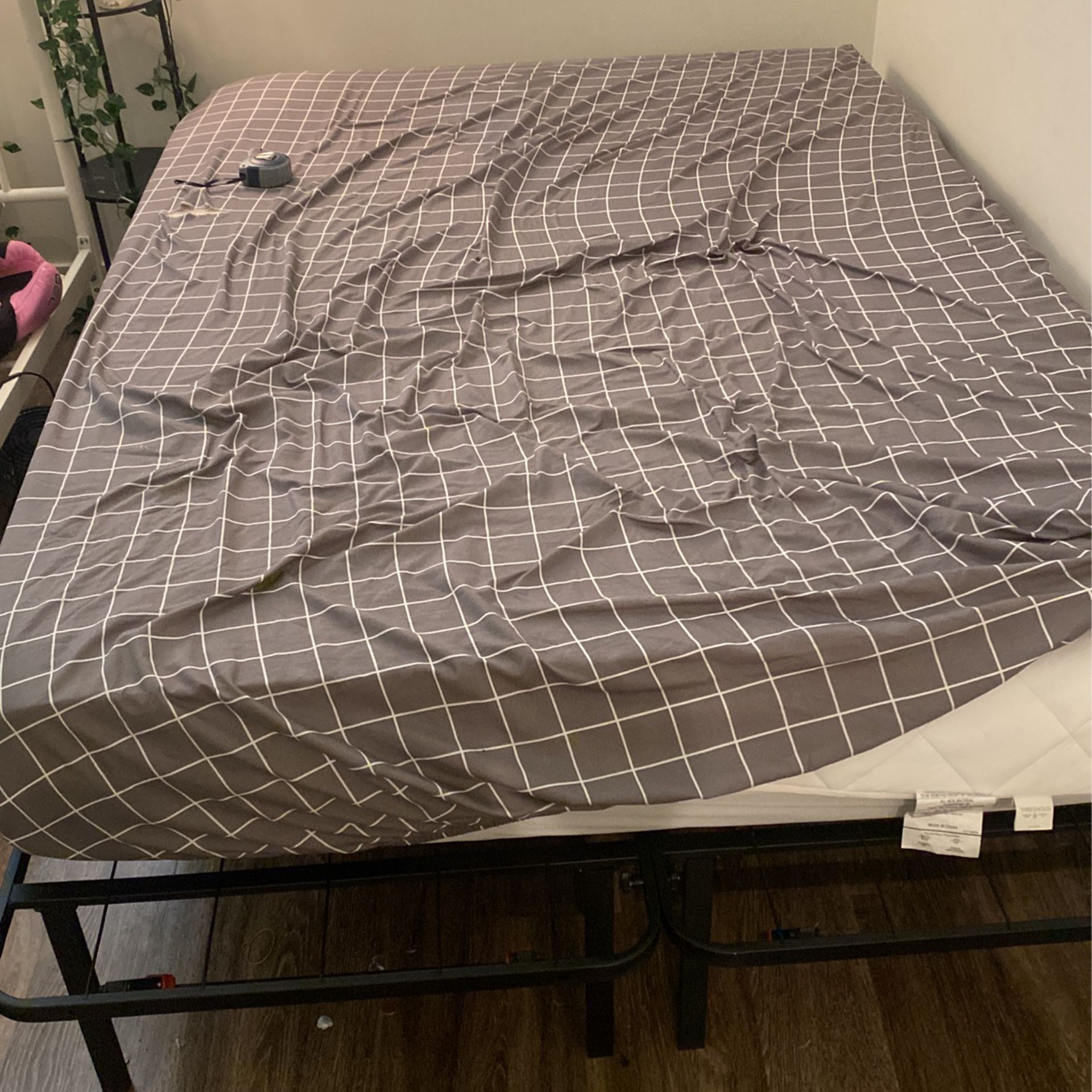 Full Size Bed With Bed Frame 