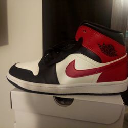 Jordan 1 Mid Woman 