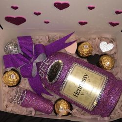 ♡︎ Valentine’s Day Gift 💝 Perfect Gift 💝 Custom Bottles 🍾🍾✨
