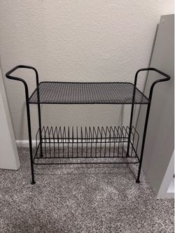 Metal vinyl record storage rack