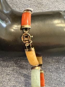 Title vintage 14k yellow gold multi-color  jade bracelet 11.23 grams
