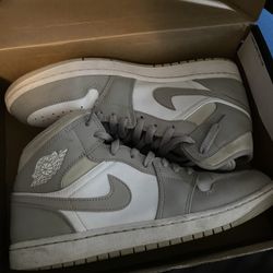 Jordan 1 Mid Linen