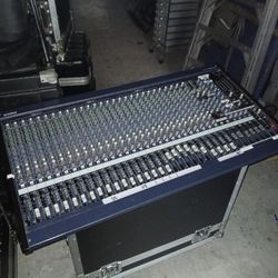 YamahaMD32/14FX mixing Console