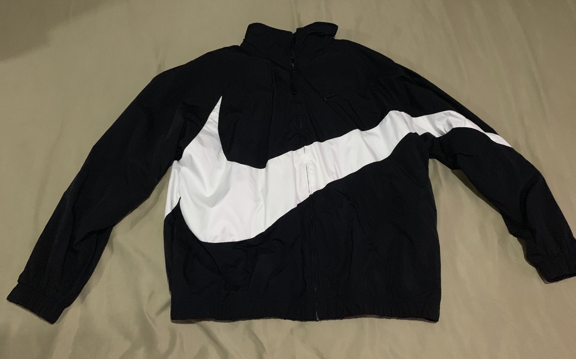 Nike wind breaker size Xl