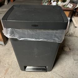 Trash Can With Lid