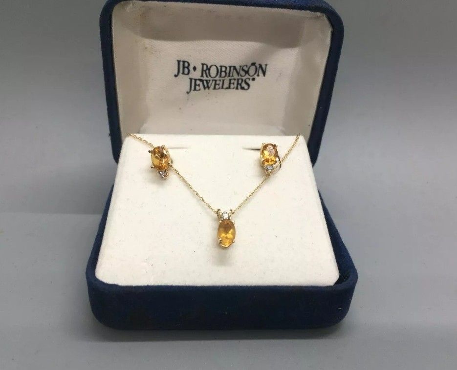 Beautifull 14K Yellow Gold Citrine and Diamond Necklace and Earring Set