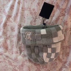 damoflage pearl LV beanie New with bags and receipts Dm