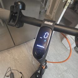 Segway Ninebot F35 Escooter 15mph Topspeed 20 Mile Range