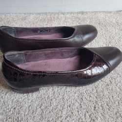 Clarks Artisan Caswelleternity flats 10US