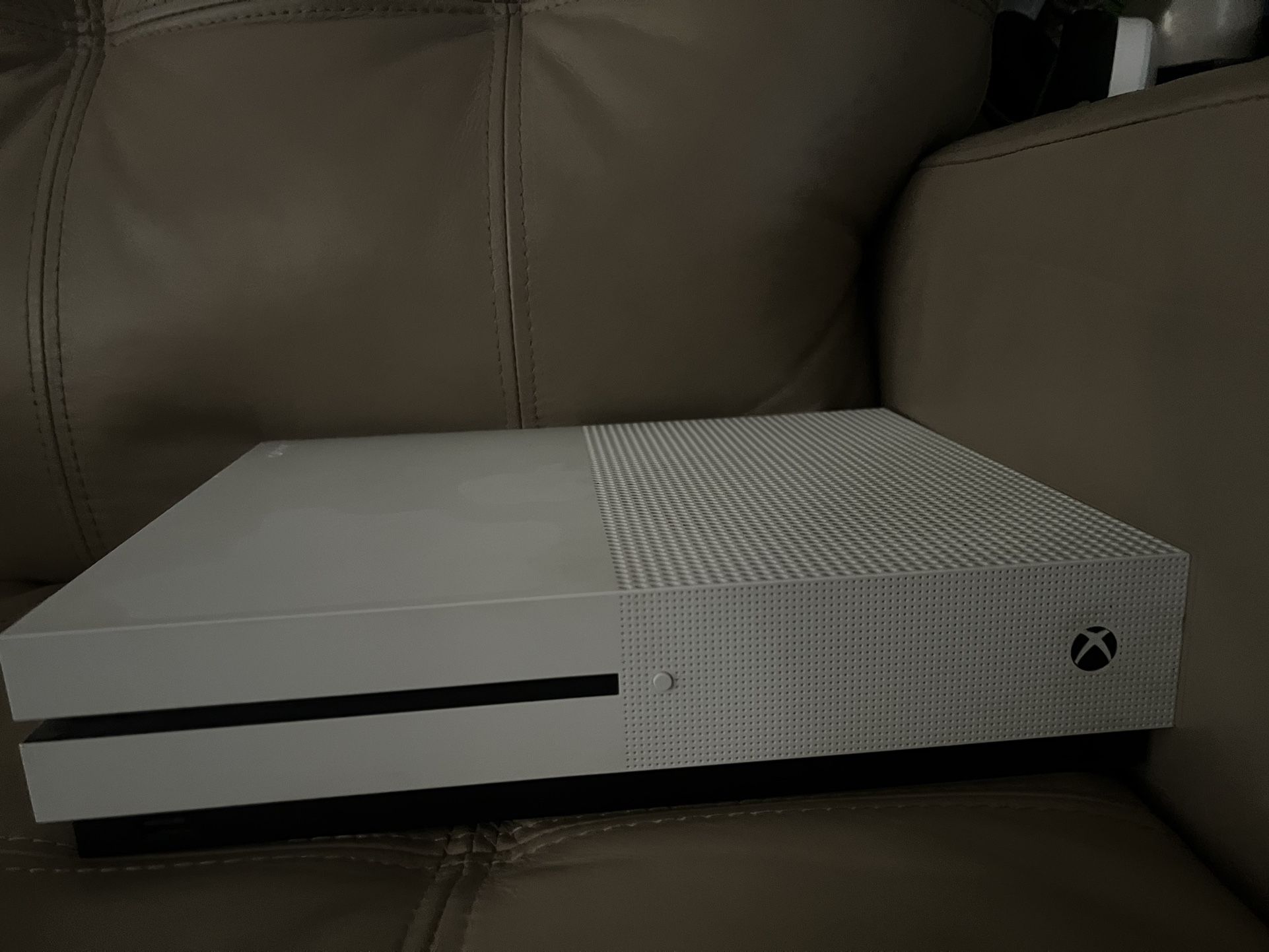 Xbox One S 