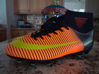 Soccer cleats us size 9.5
