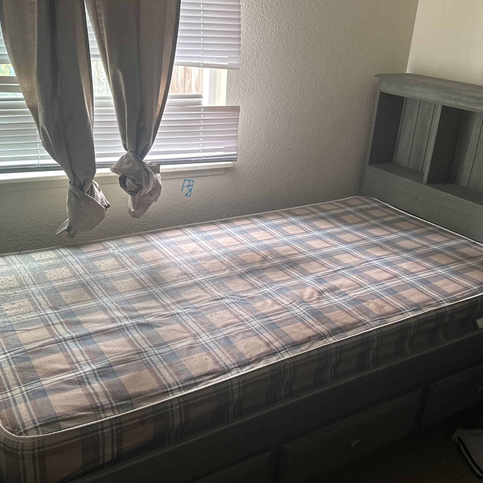 Bed Grey