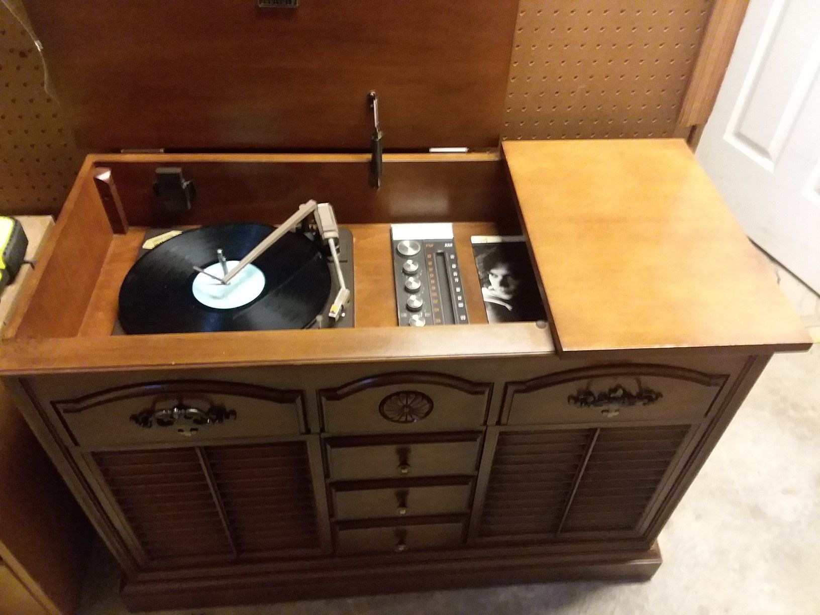 Record Player Zenith Model C907-1 console stereo