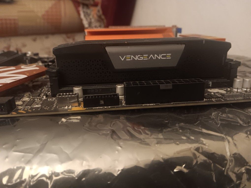 New Never Used RYZEN 9 7900X3D 16 GIG DDR 6200 2 TB SAMSUNG 970 ETC