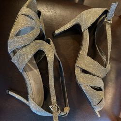 Party Gold Glitter Heels! Size 8.