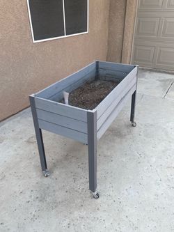 Raised vegetable bed