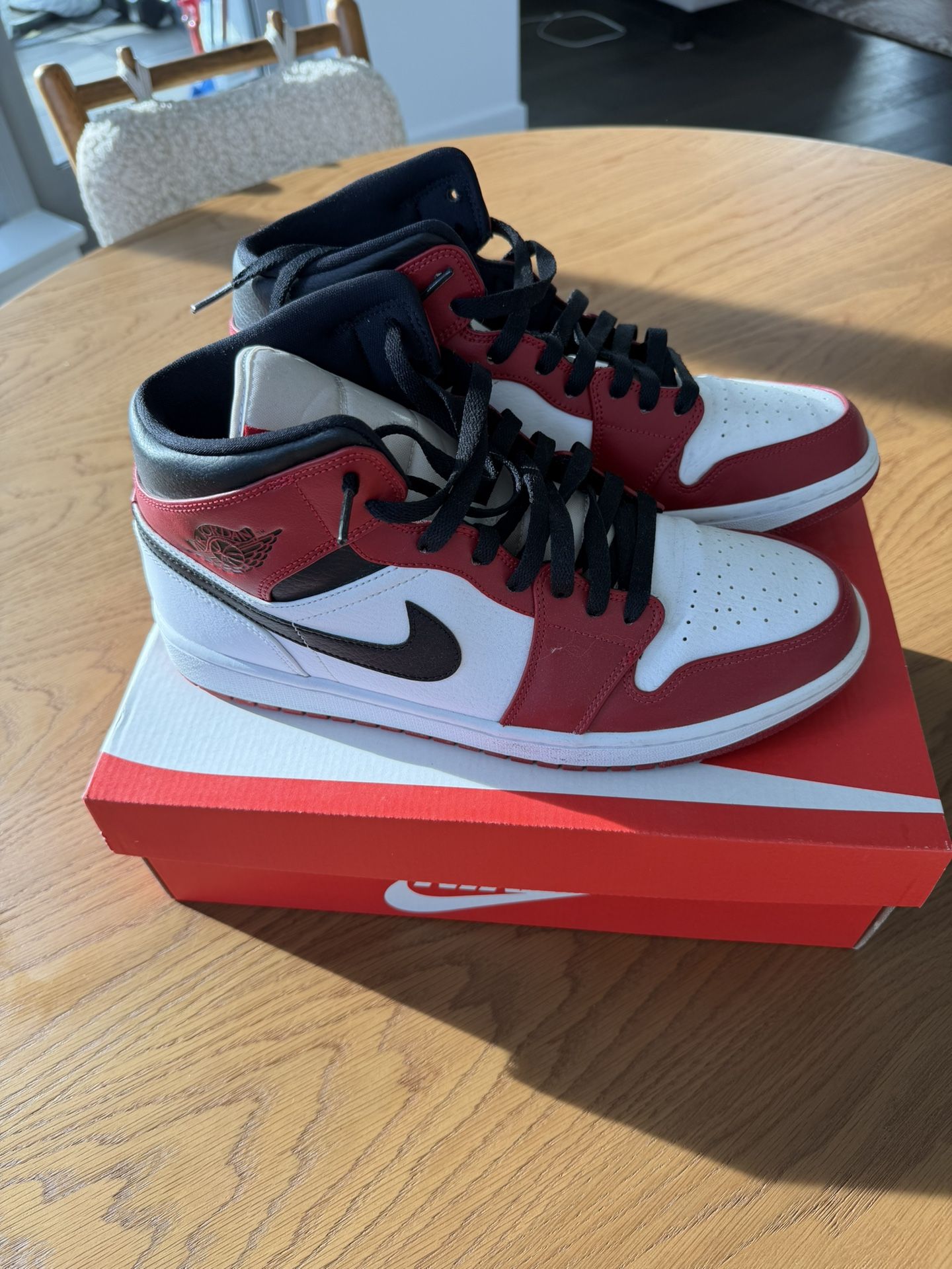 Jordan 1 Mid Chicago (2020)
