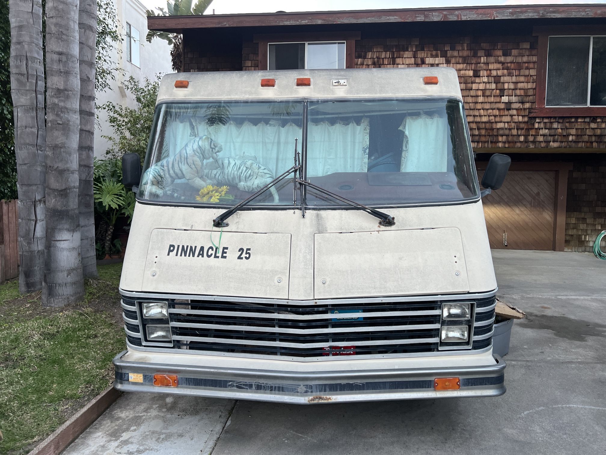 Selling Tomorrow! First $4500 Takes It!! 1987 Motorhome 27 Feet Runs And drives, not registered Used As Storage 2 Years 