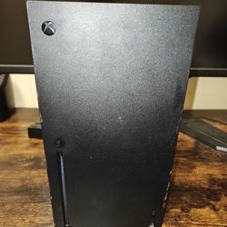 Xbox Series X - Gaming Console - 1TB SSD - Includes Xbox Wireless Controller