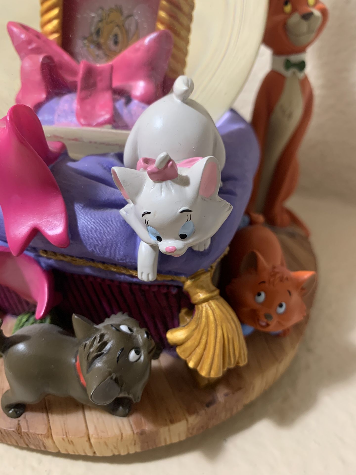 Rare Disney Cats Musical Snow Globe Collectible