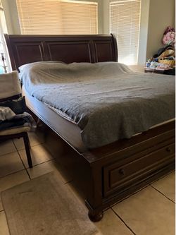 Porter queen sleigh bed with storage