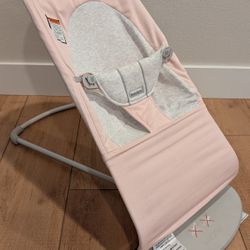 BabyBjörn Baby Bouncer- Light Pink