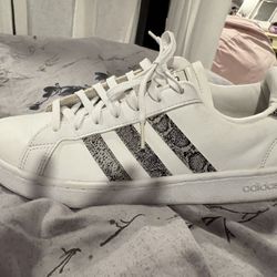 Adidas Women’s 9 Black/white Leopard Stripes 