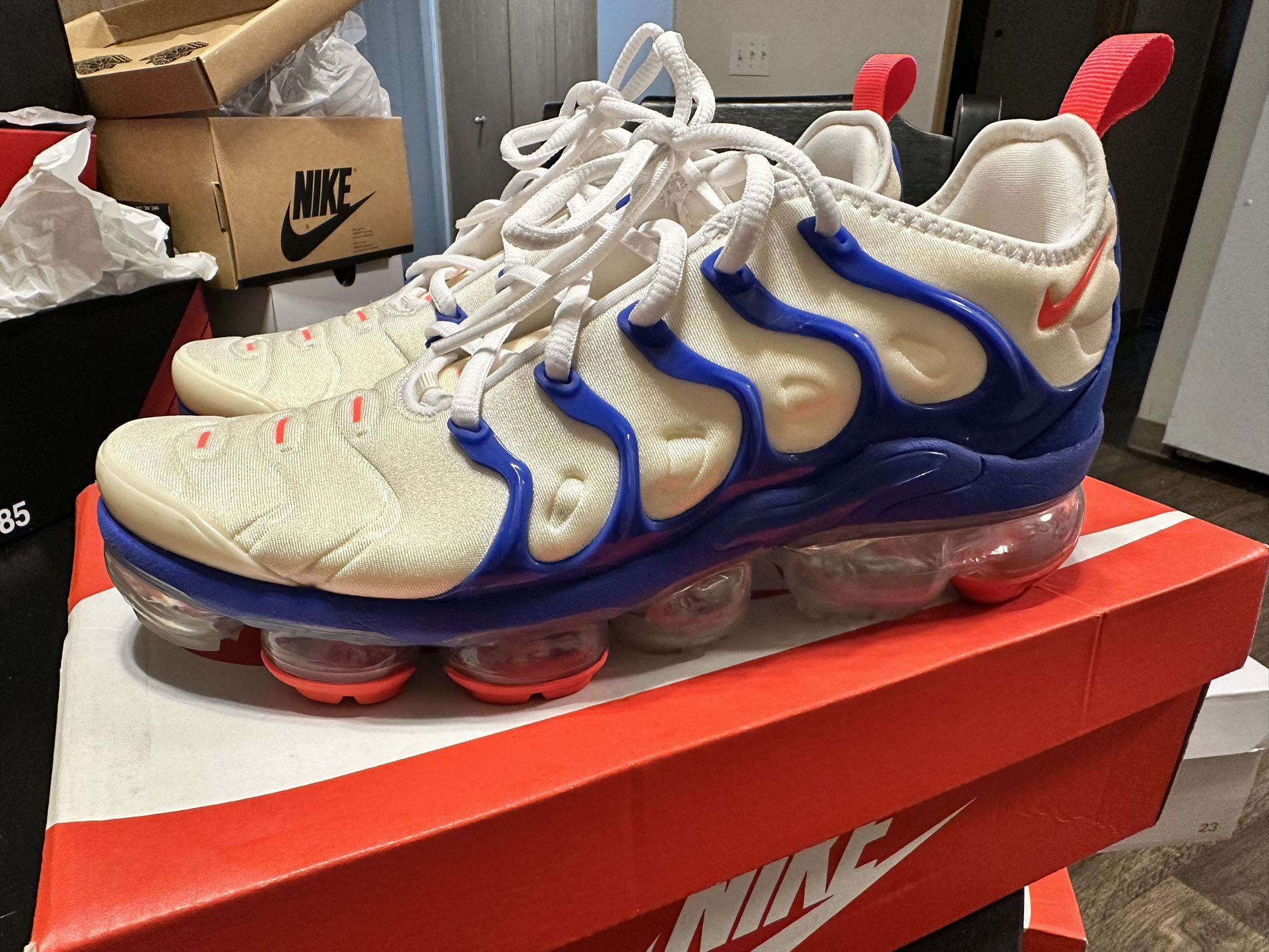 Nike Air VaporMax Plus Coconut Milk Hyper Royal