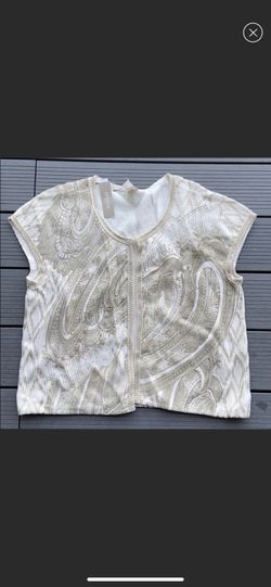Chico’s woman sleeveless cardigan. Size 2P NWT excellent condition Measurement Armpit to armpit 21inch Length 22 inch