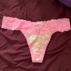 New with tag VS Pink Thong LG
