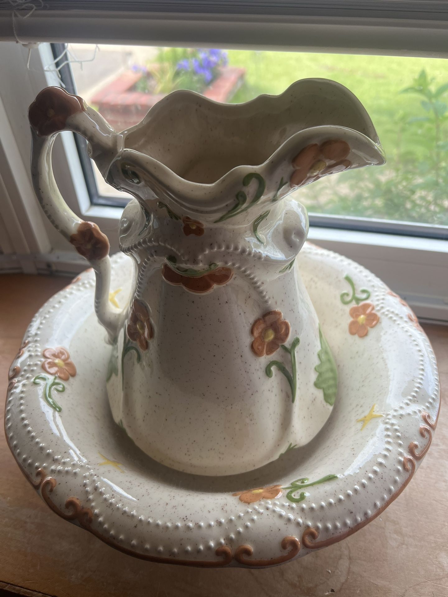 Pitcher And Bowl Decorative pieces