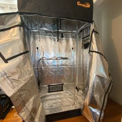 Gorilla 2X4 Grow Tent