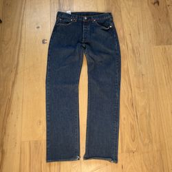 Dark blue Levi’s 501