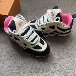 Louis Vuitton Sneakers 375$ Brand New With Box N Bag 