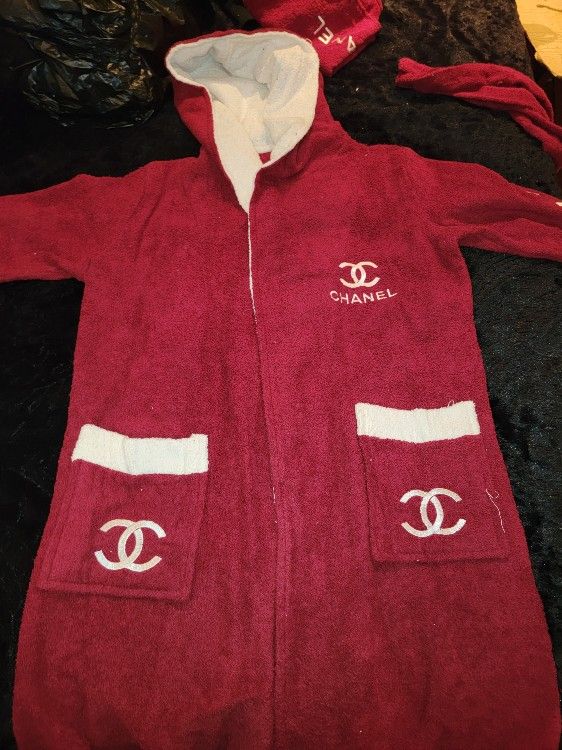 C.h.a.n.e.l Designer Logo Robe MEDIUM