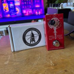 New/Open box J. Rockett Audio Designs Steampunk Boost / Buffer Steam Punk Guitar Effect Pedal