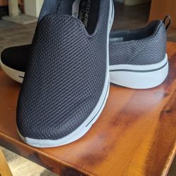 Skechers Women's Shoes sz 8.5 W