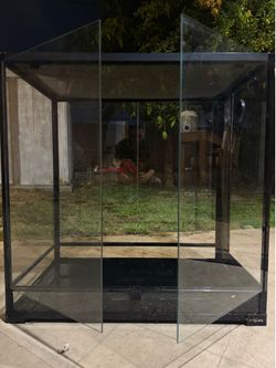 Reptile enclosure