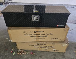 NEW TOOL BOX ALUMINUM 39x13x10' DIAMOND INCLUDING SET KEY,CAN USED FOR SHOP,RV,TRUCKS ETC FOR ANY QUESTION TEXT ME PLEASE SE HABLA ESPAÑOL
