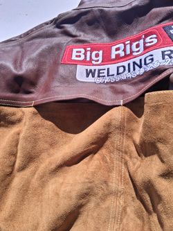 Ventilated welding jacket