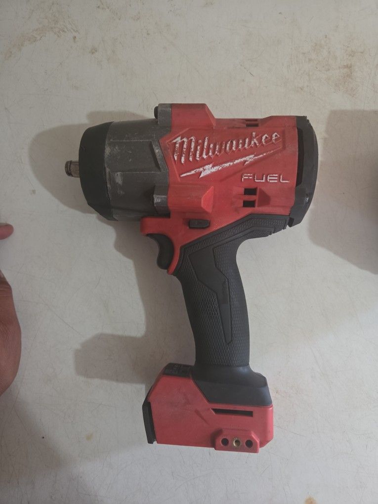 Milwaukee Impact Wrench CAT# 2967-20