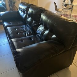 Black Leather Couch w Fold-out bed