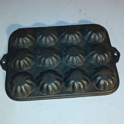 Cast Iron Muffin Pan 12 Count Vintage 