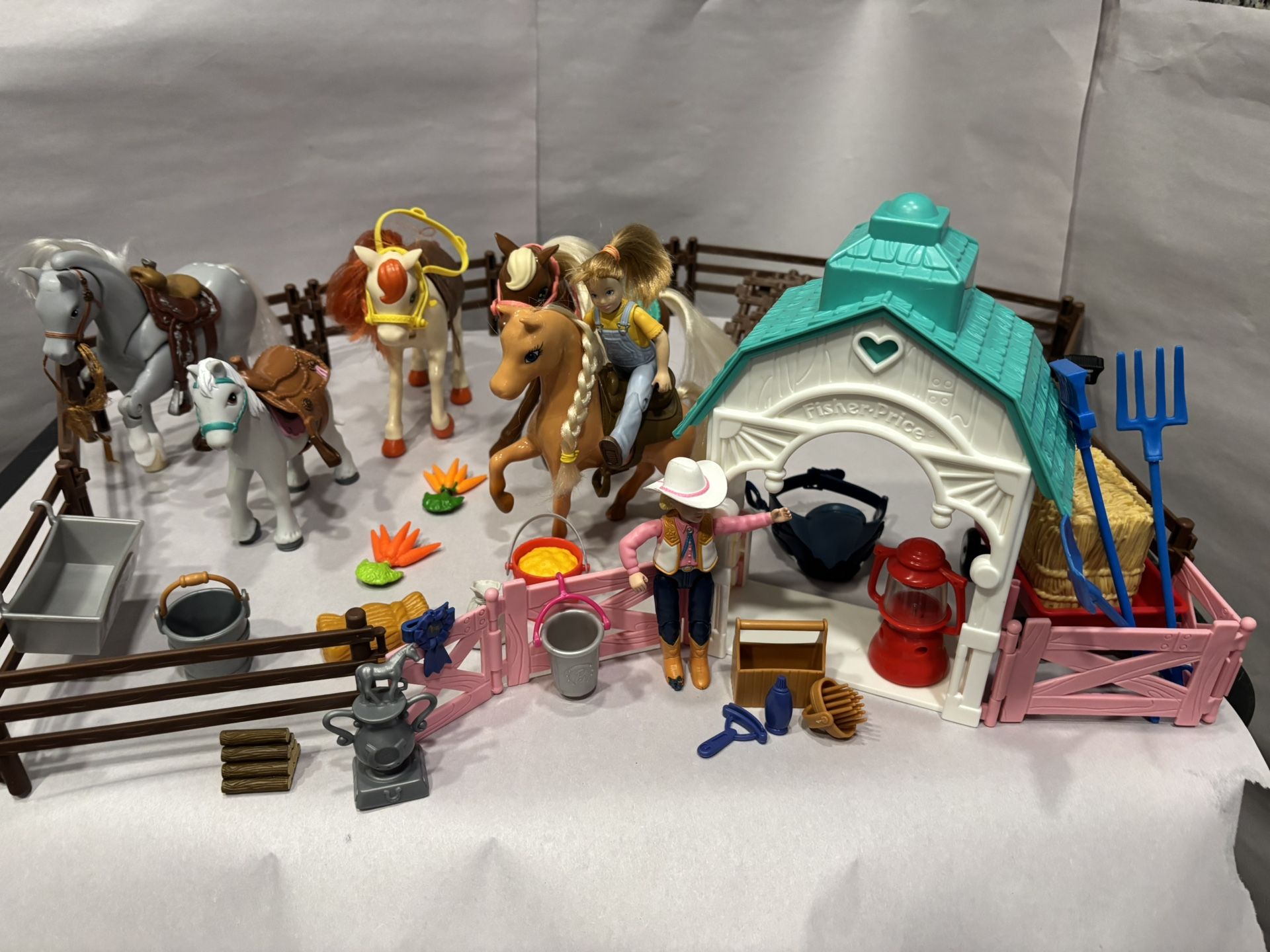 FISHER PRICE HORSE RANCH