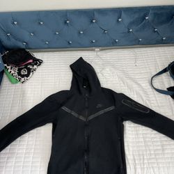 Nike Tech Fleece Size Medium