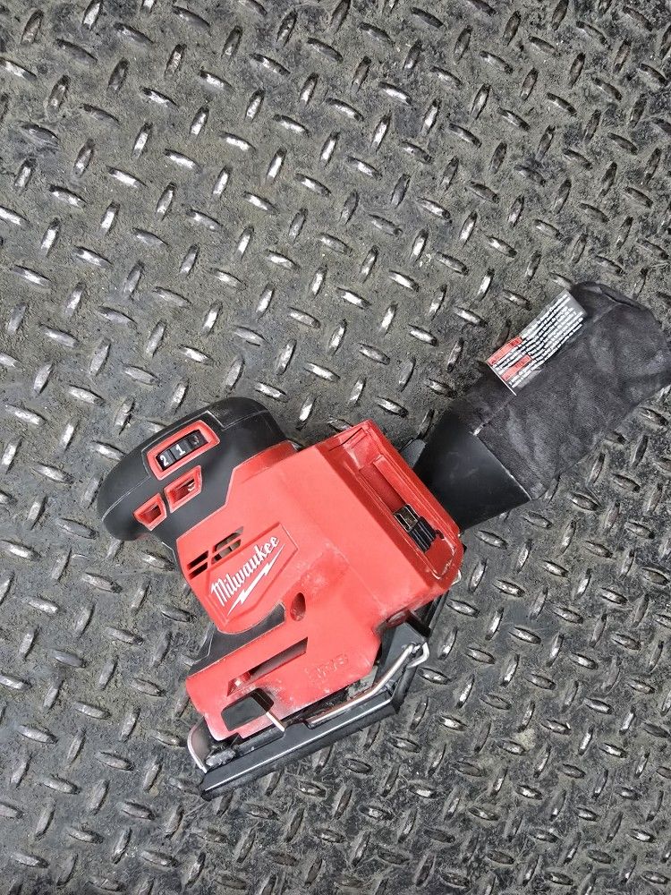Milwaukee M18 18V Lithium-Ion Cordless 1/4 in. Sheet Sander (Tool-Only)