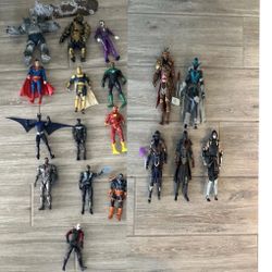 Lot Of 18 McFarlane DC Universe And Mortal Kombat Action Figures