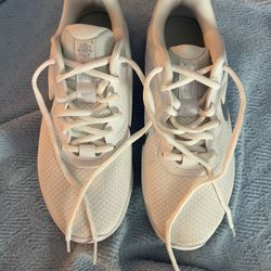 Nike Revolution Women’s Size 6