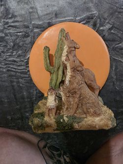 Wolf Pack Desert Figurine
