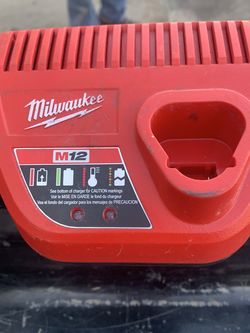 M12v Charger